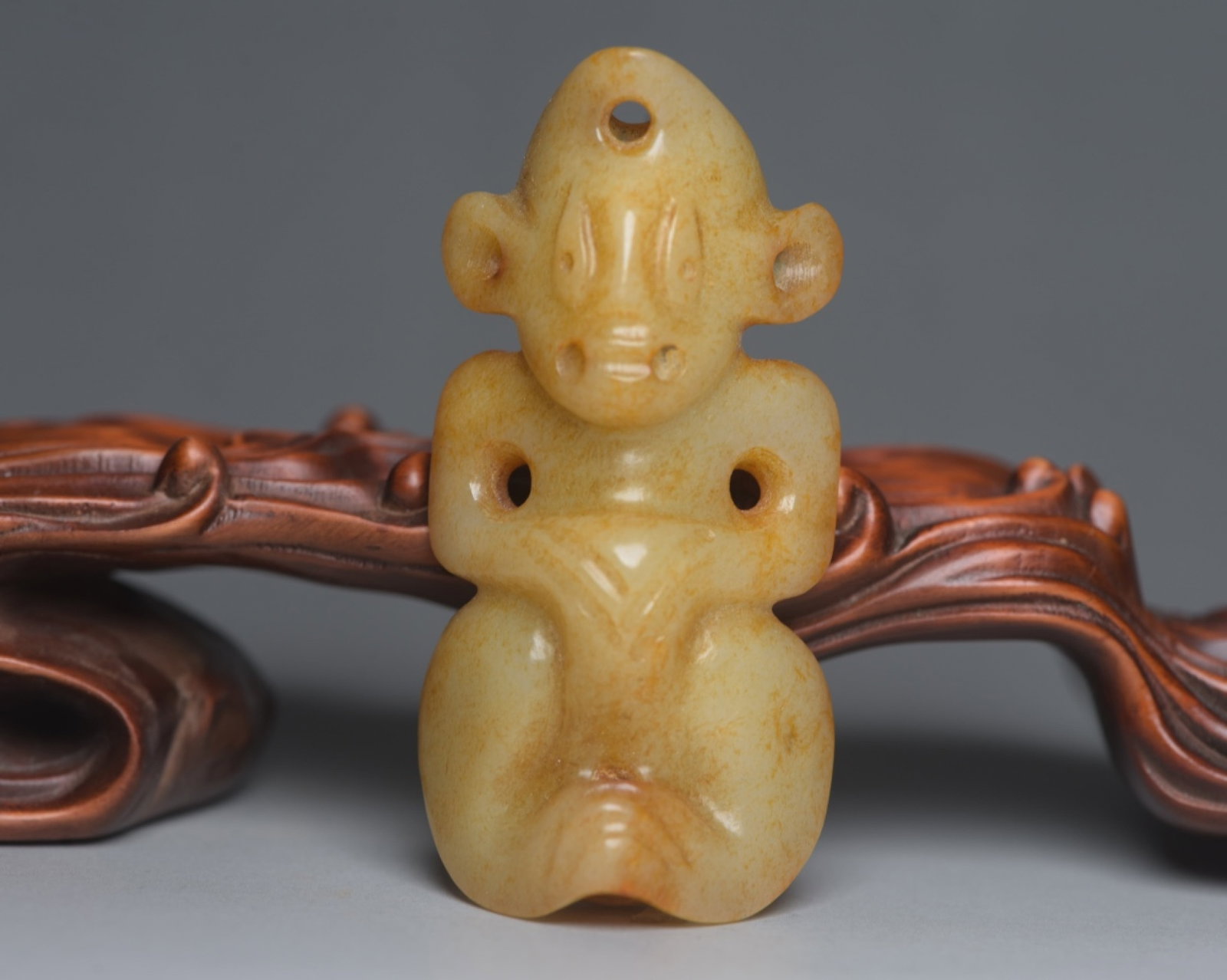 An Exquisite White Jade Figure Ornament: An Exquisite White Jade Figure Ornament,Qing Dynasty,China,Size:2.9inx1.4inx0.8in,Weight:67g 白玉人物摆件,中国清代