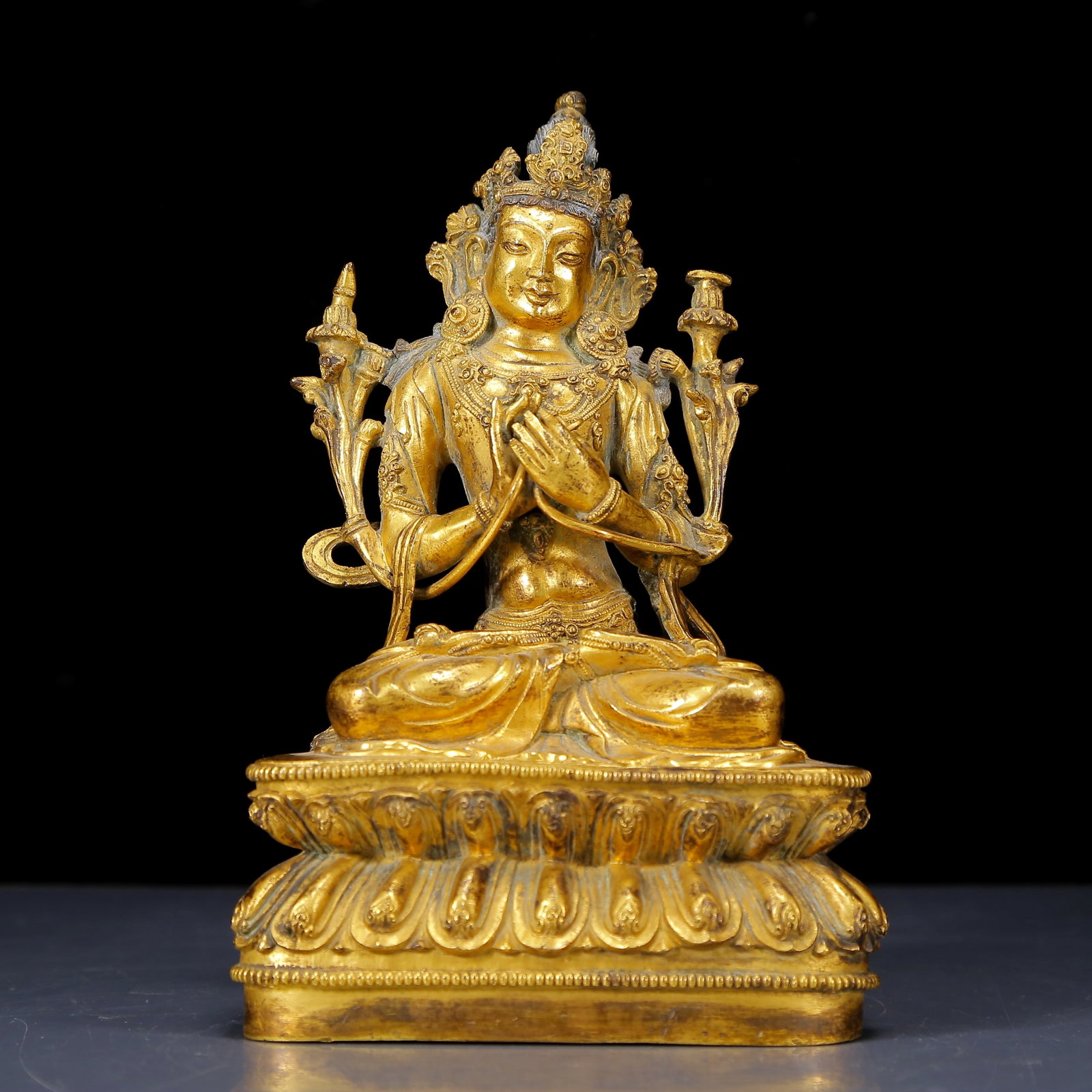 A Solemn Gilt Bronze Statue of Manjusri: A Solemn Gilt Bronze Statue of Manjusri,Ming Dynasty, China,Size:5.9inx3.9inx8.7in,Weight:2625g 铜鎏金文殊菩萨像，明代