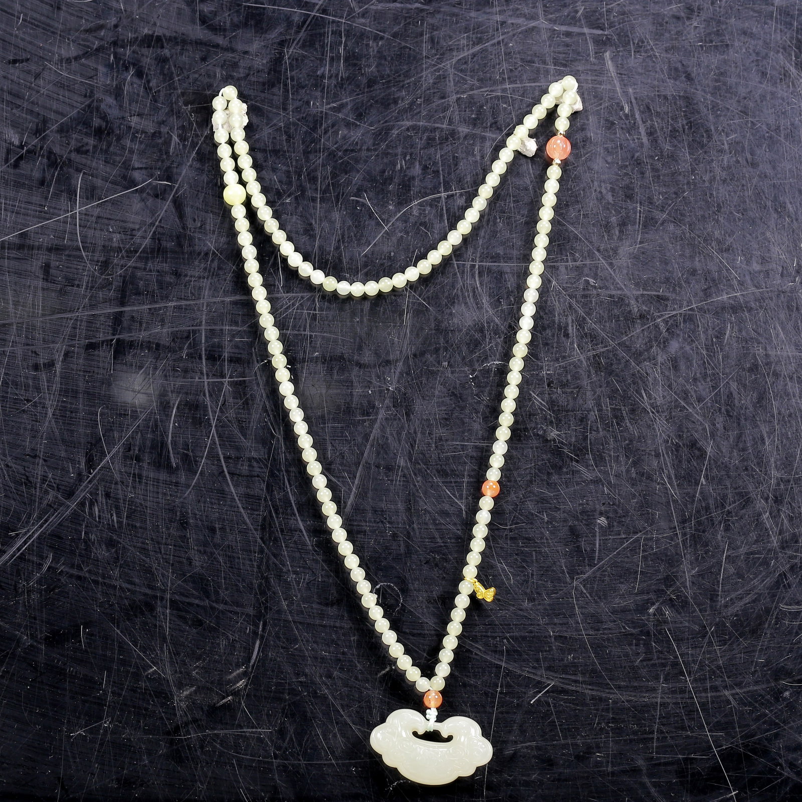 An Exquisite White Jade Necklace: An Exquisite White Jade Necklace,Qing Dynasty, China,Size:1.6inx1in,Weight:45g 白玉平安锁项链，清代