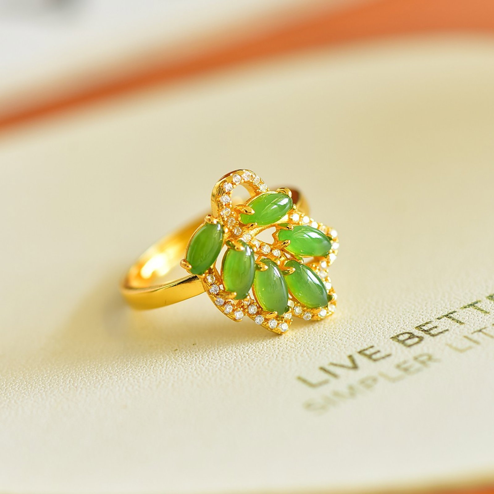 An Exquisite Sterling Silver-Gold Plated Inlaid Jasper Ring,Inlaid Diamond: An Exquisite Sterling Silver-Gold Plated Inlaid Jasper Ring,Inlaid Diamond,Size:0.2inx0.2in 纯银镀金镶碧玉戒指,嵌钻石
