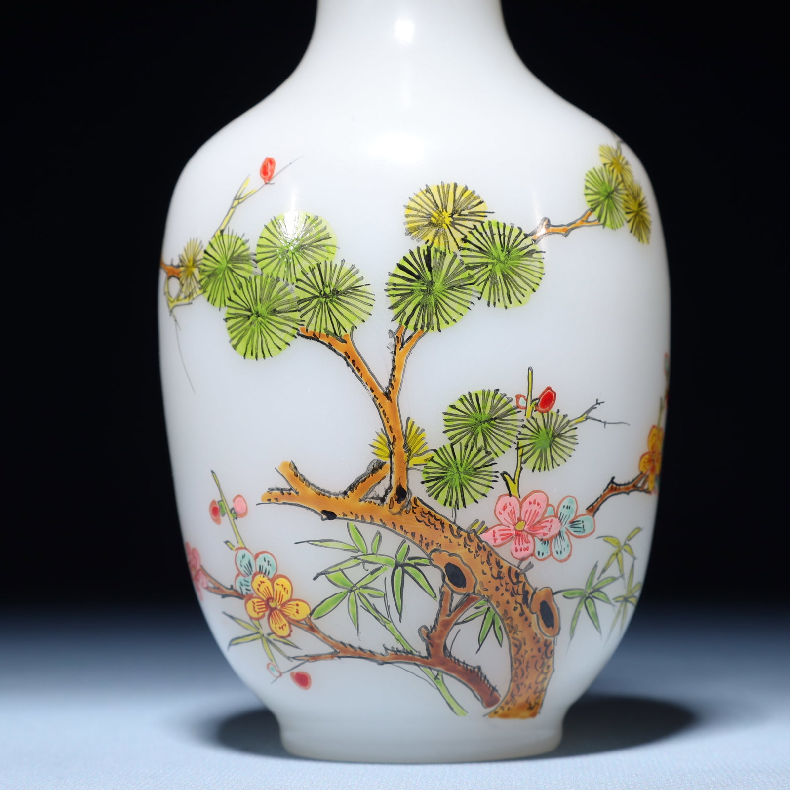 An Exquisite Glass Flower Pattern Vase - 2