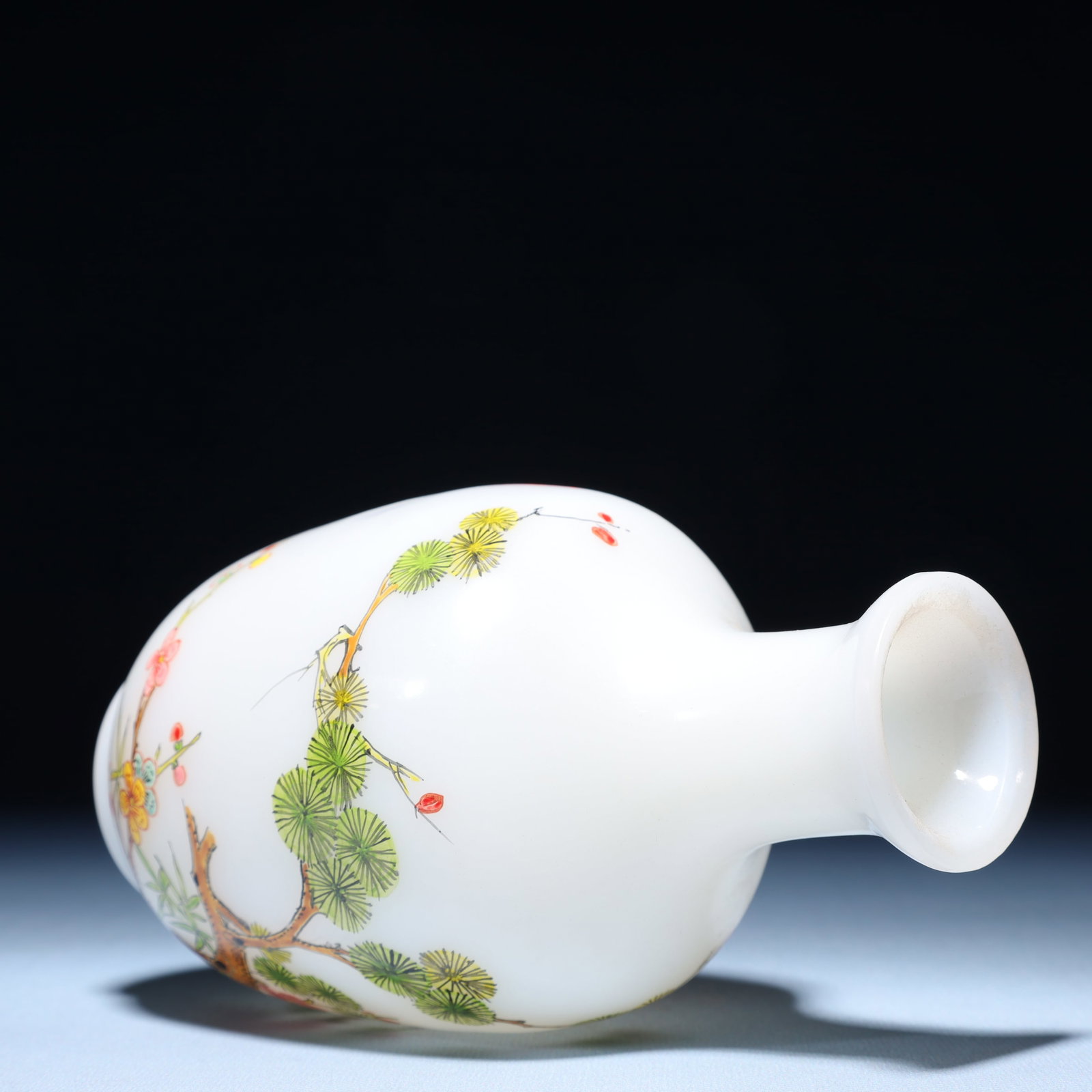 An Exquisite Glass Flower Pattern Vase - 9
