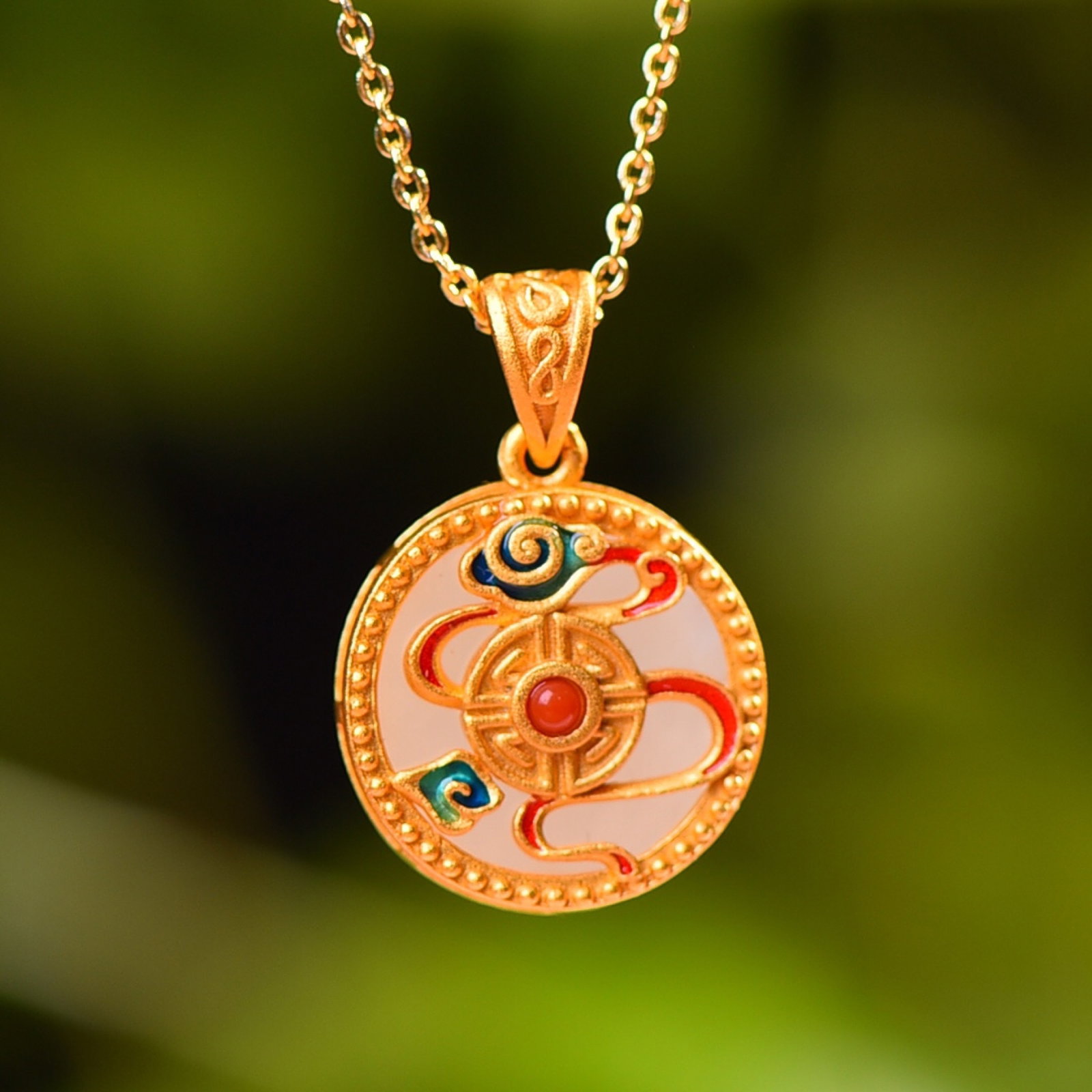 An Exquisite Sterling Silver-Gold Plated Inlaid White Jade Enamel Necklace: An Exquisite Sterling Silver-Gold Plated Inlaid White Jade Enamel Necklace,Size:0.6inx0.6in 纯银镀金镶白玉珐琅项链