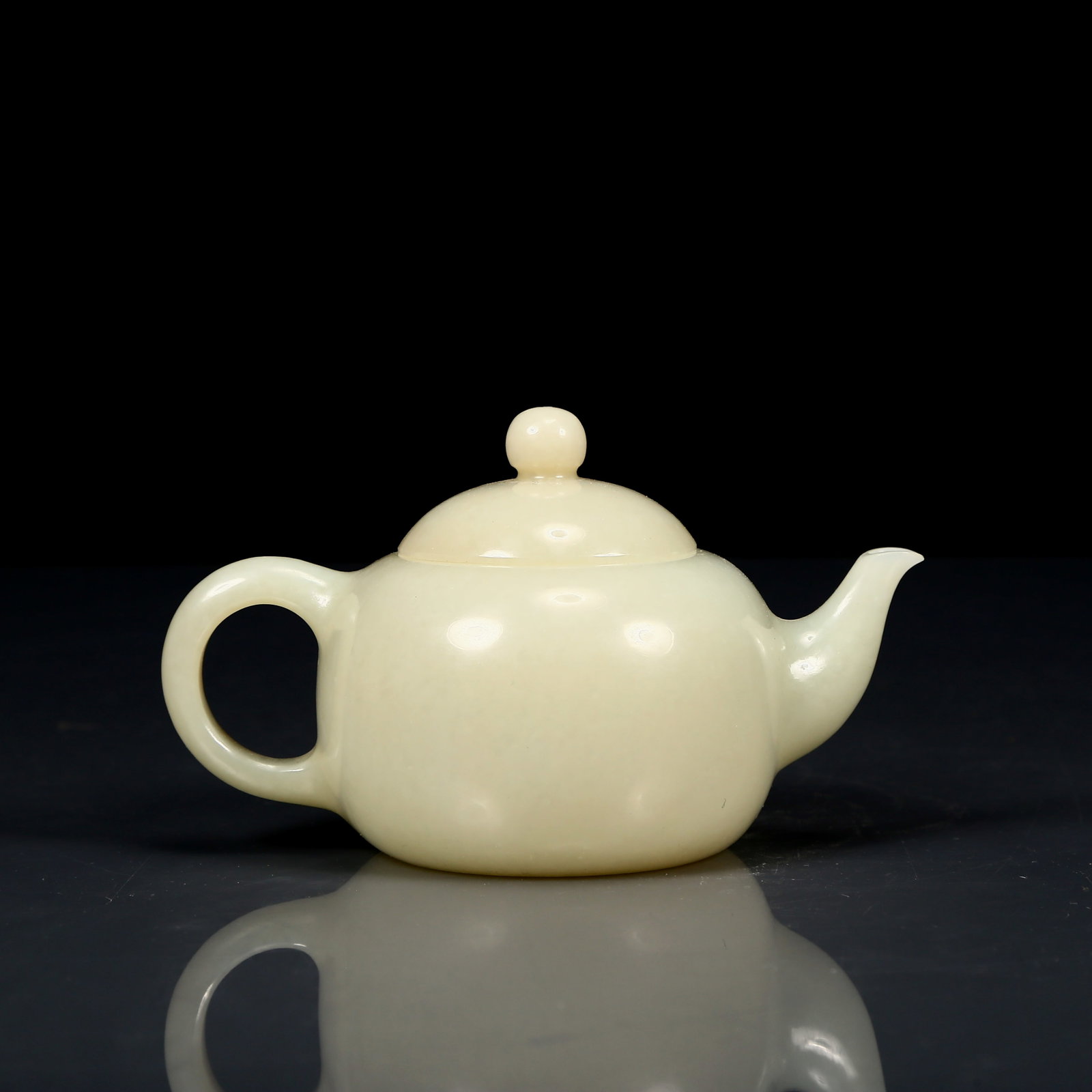 An Exquisite White Jade Teapot (1 of 8)