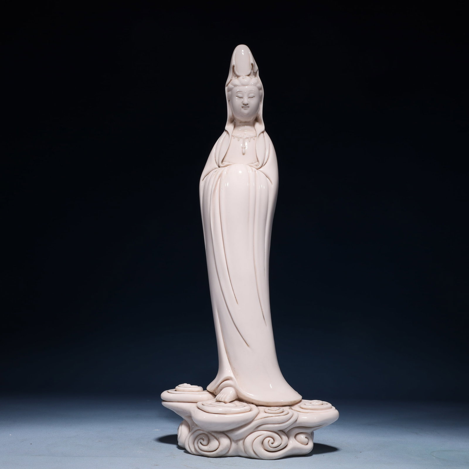 A Solemn Blance-De-Chine Statue of Avalokitesvara: A Solemn Blance-De-Chine Statue of Avalokitesvara Blance-De-Chine Statue of Avalokitesvara,Ming Dynasty,China,He Chaozong Mark,Size:7.1inx4.7inx15.9in,Weight:1300g 德化瓷观&