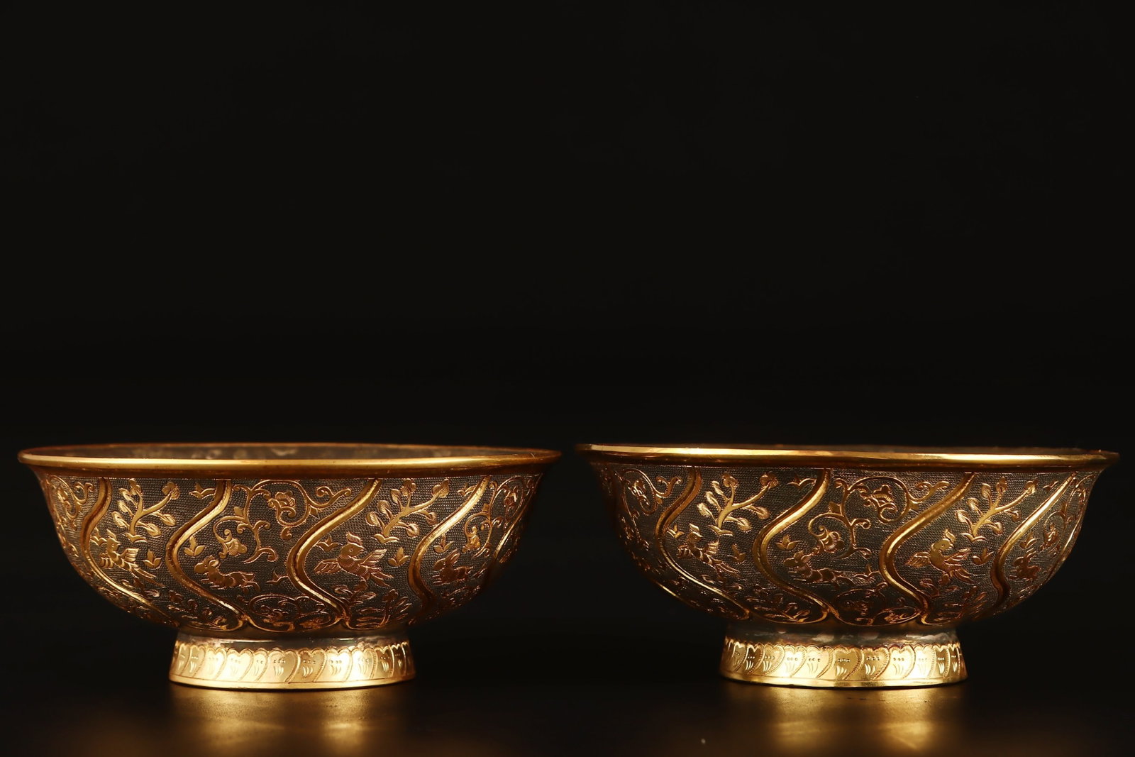 A Pair of Exquisite Gilt Bronze Flower and Bird Pattern Bowls: A Pair of Exquisite Gilt Bronze Flower and Bird Pattern Bowls,Qing Dynasty,China,Qianlong Four-character Mark,Size:2.4inx5.3in,Weight:924g 一对铜鎏金花鸟ń