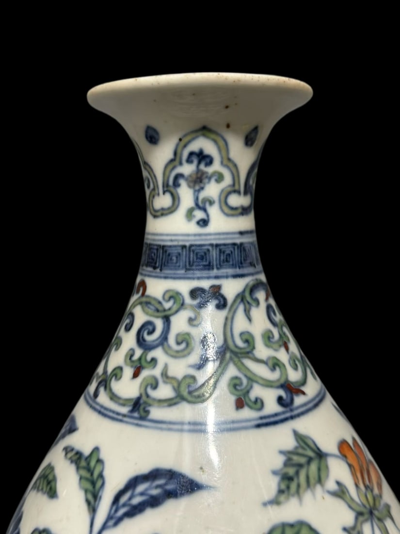 An Exquisite Doucai Flower Pattern Vase - 3