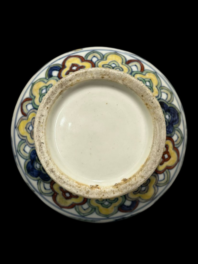 An Exquisite Doucai Flower Pattern Vase - 6