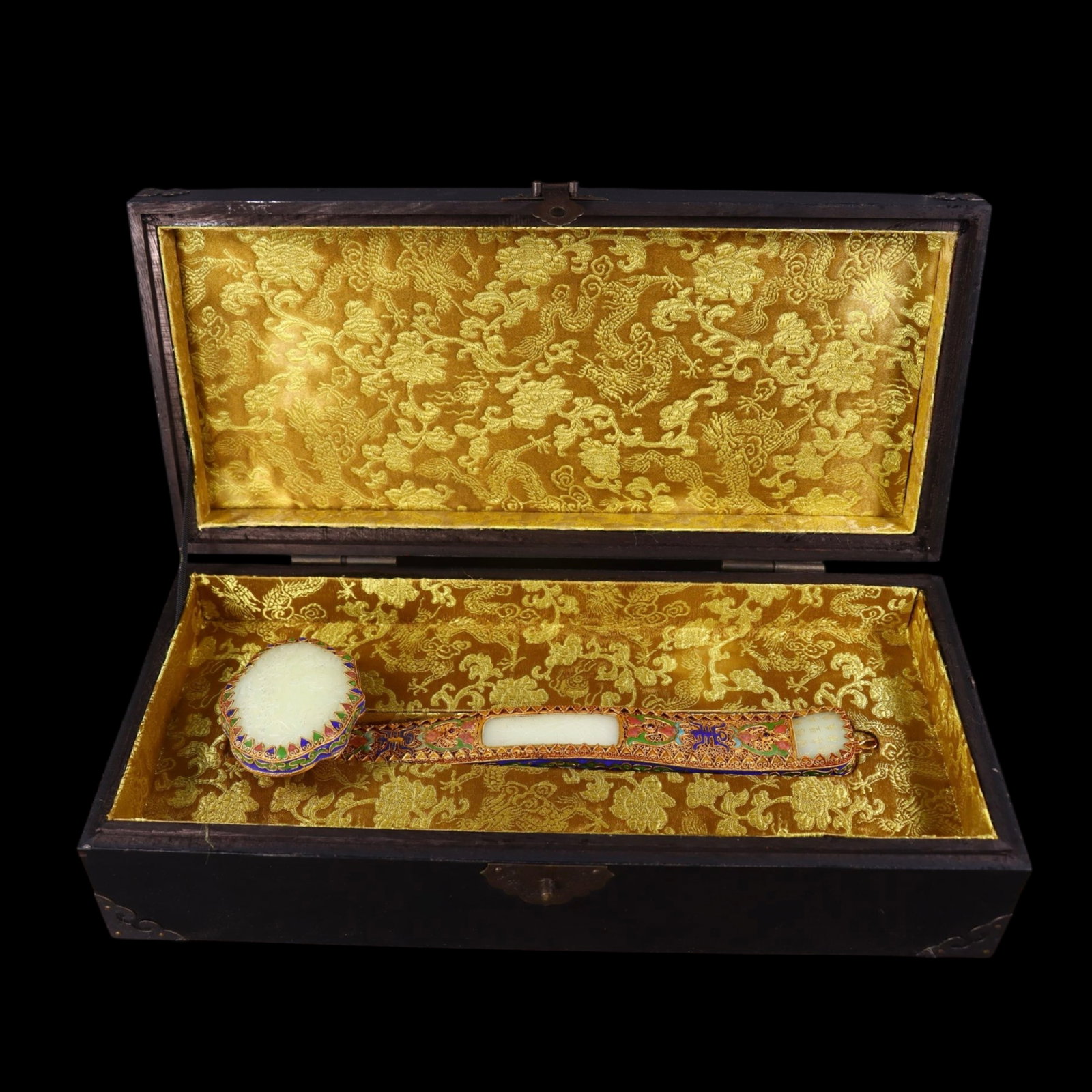 An Exquisite Filigree and Gilding Inlaid White Jade Flower Pattern Ruyi,with poem: An Exquisite Filigree and Gilding Inlaid White Jade Flower Pattern Ruyi,with poem,Qing Dynasty,China,Qianlong Four-character Mark,Size:2.2inx11.8inx3.1in,Weight:590g 花丝鎏金&#