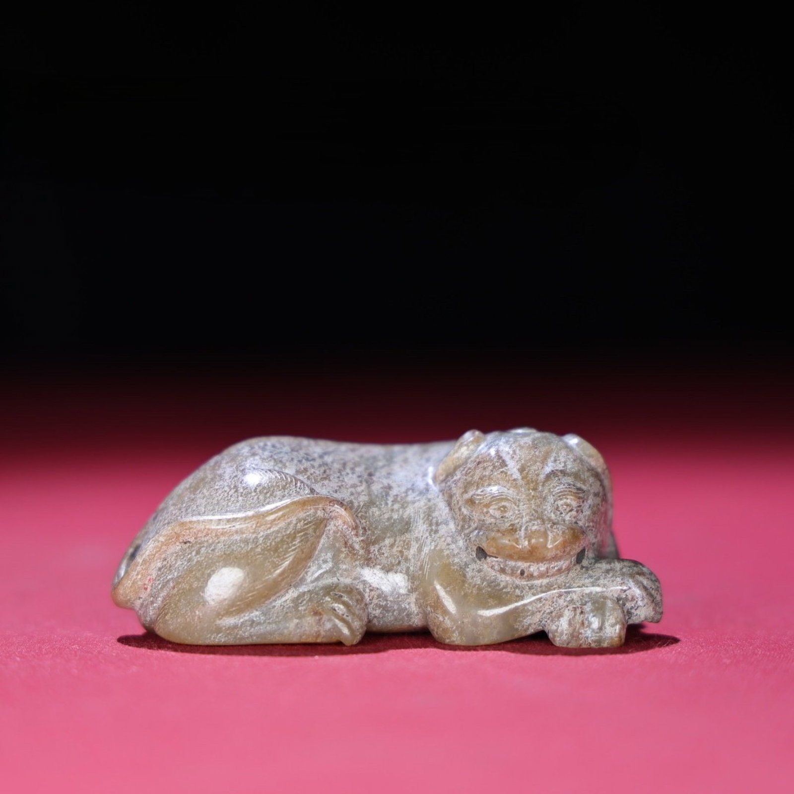 An Exquisite White Jade Tiger Hand Piece: An Exquisite White Jade Tiger Hand Piece,Qing Dynasty,China,Size:3.1inx1.5inx1.2in,Weight:141g 白玉虎手把件,中国清代