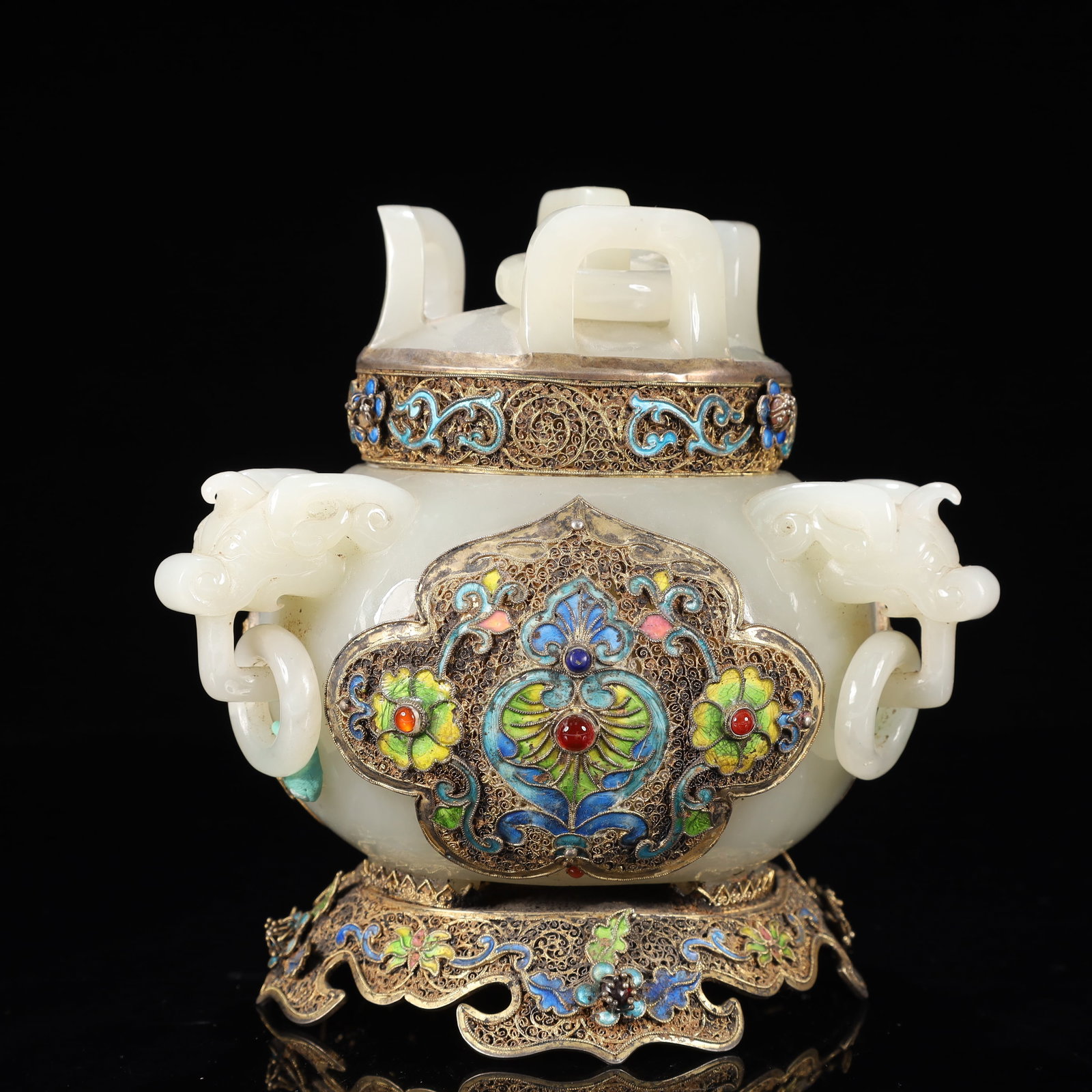 An Exquisite White Jade Inlaid Flower silk gold-plated Flower Pattern Beast-Ears Tripod: An Exquisite White Jade Inlaid Flower silk gold-plated Flower Pattern Beast-Ears Tripod Censer,Inlaid Gems,Qing Dynasty, China,Size:5.5inx5.9in,Weight:1350g