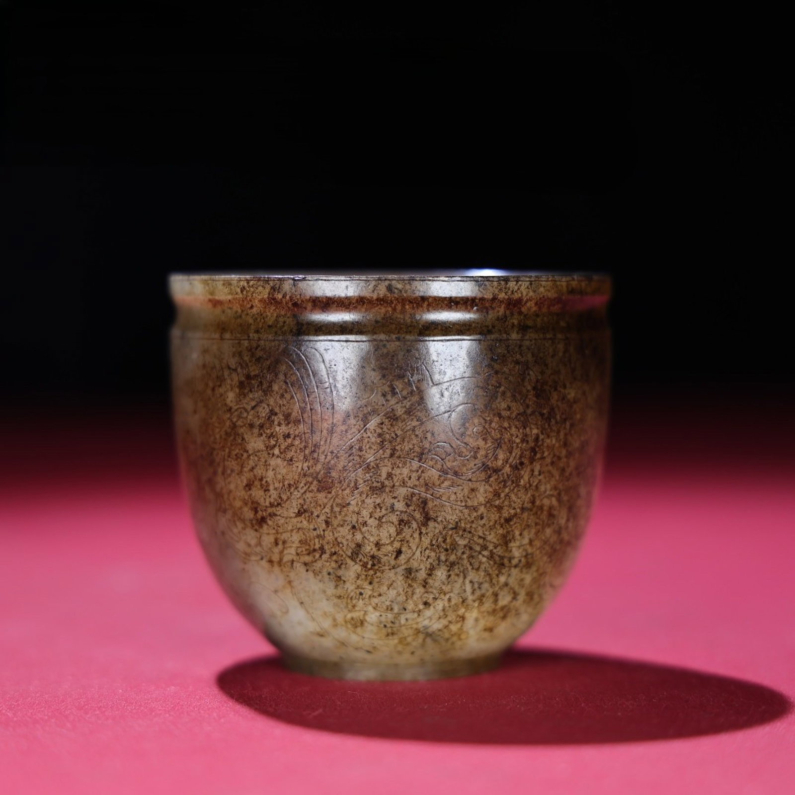 An Exquisite White Jade Dragon Pattern Cup: An Exquisite White Jade Dragon Pattern Cup,Qing Dynasty,China,Size:2.5inx2.7in,Weight:125g 白玉龙纹杯子,中国清代