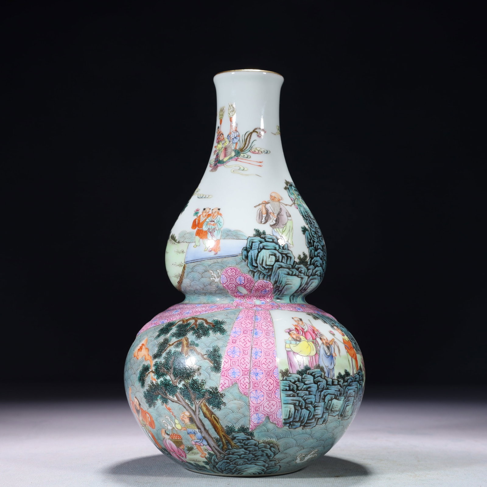 An Exquisite Famille-Rose Painted Gold Character and Story Pattern Gourd-Shaped Vase: An Exquisite Famille-Rose Painted Gold Character and Story Pattern Gourd-Shaped Vase,Qing Dynasty,China,Qianlong Six-character Mark,Size:5.1inx9.8in,Weight:950g 粉彩描金人
