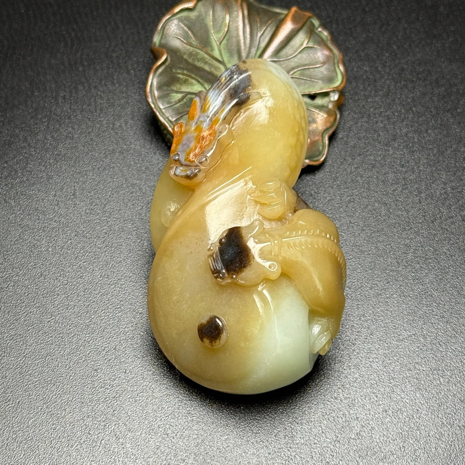 An Exquisite White Jade Dragon Pendant: An Exquisite White Jade Dragon Pendant,Qing Dynasty,China,Size:2.8inx1.7inx1in,Weight:101g 白玉龙佩,中国清代