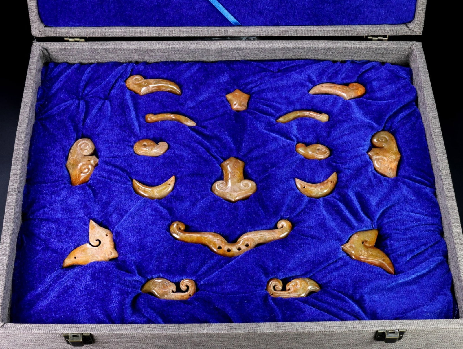 A Set of Fine White Jade Ornaments: A Set of Fine White Jade Ornaments,Qing Dynasty,China,Size:5inx1.1inx0.4in,Weight:370g 一套白玉摆件,中国清代