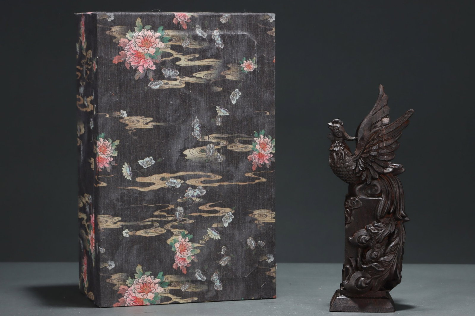 A Rare Eaglewood Phoenix Ornament: A Rare Eaglewood Phoenix Ornament,Qing Dynasty, China,Size:3.3inx3inx10.4in 沉香凤摆件,中国清代