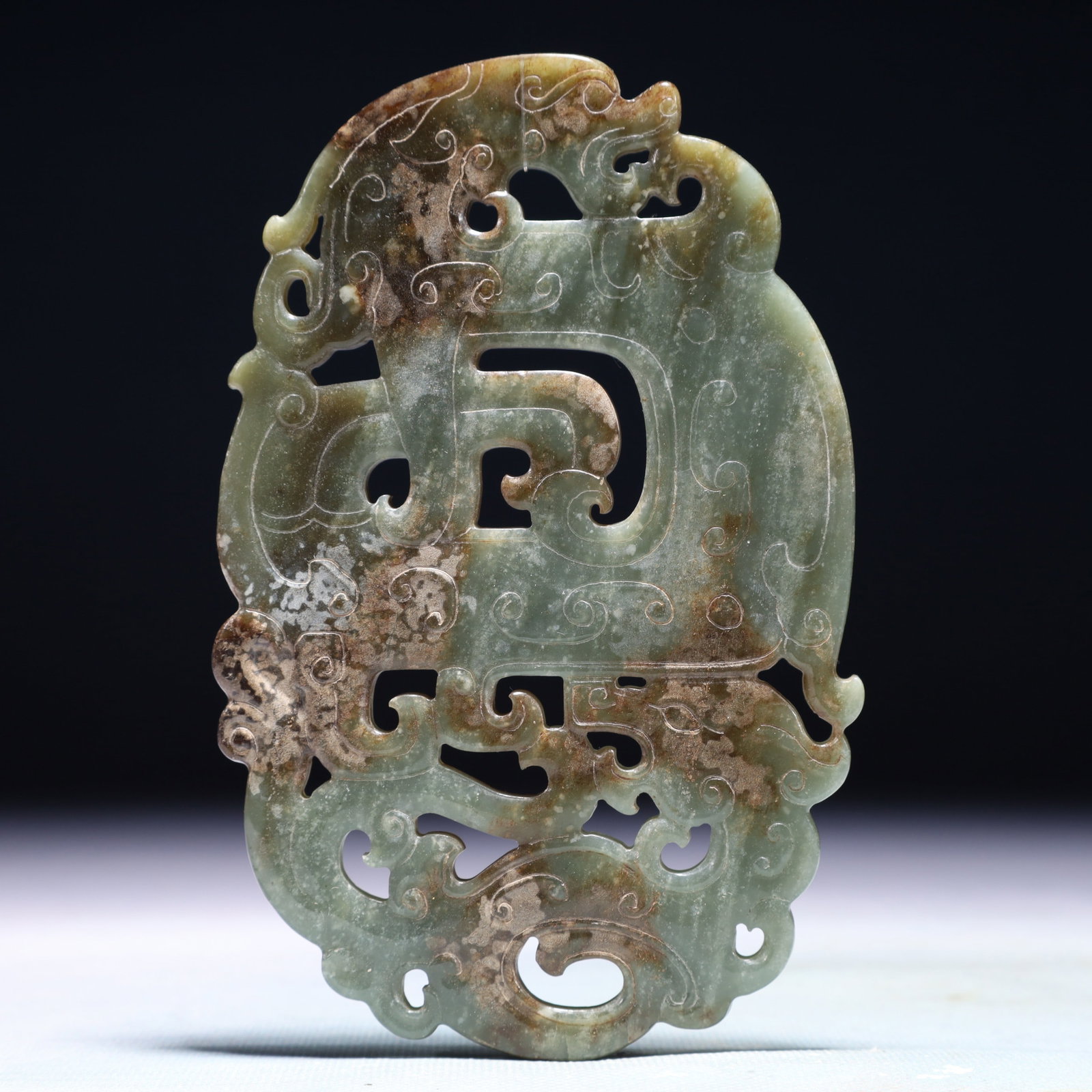 An Exquisite Green Jade Phoenix Pattern Pendant: An Exquisite Green Jade Phoenix Pattern Pendant,Qing Dynasty,China,Size:3.5inx5.7in,Weight:175g 青玉凤纹挂件,中国清代