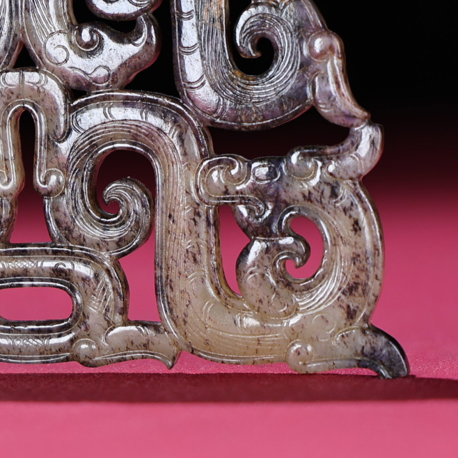 An Exquisite White Jade Dragon Pattern Pendant - 4