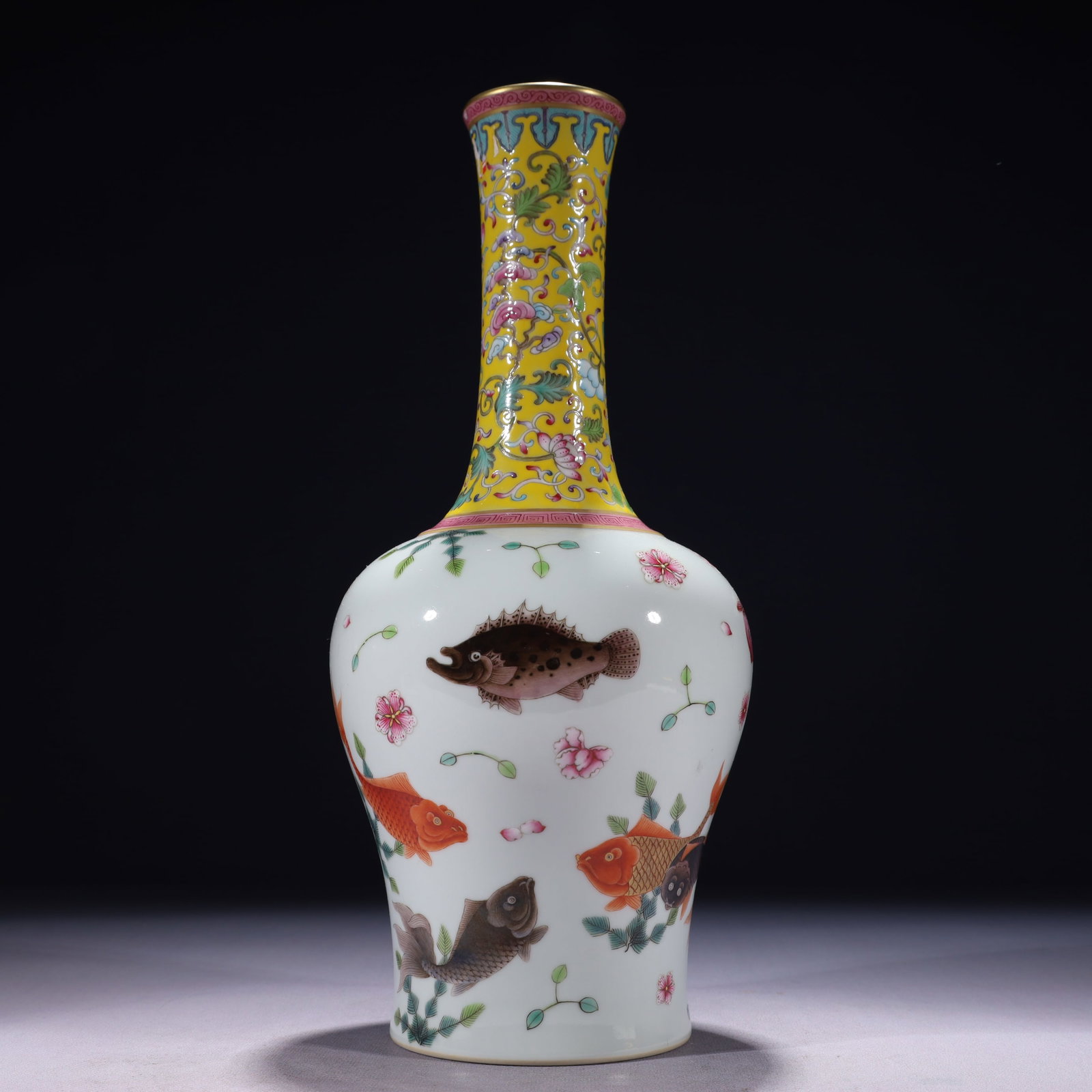 An Exquisite Famille-Rose Painted Gold Hornwort Pattern Vase: An Exquisite Famille-Rose Painted Gold Hornwort Pattern Vase,Qing Dynasty,China,Qianlong Six-character Mark,Size:5.5inx13.4in,Weight:1350g
