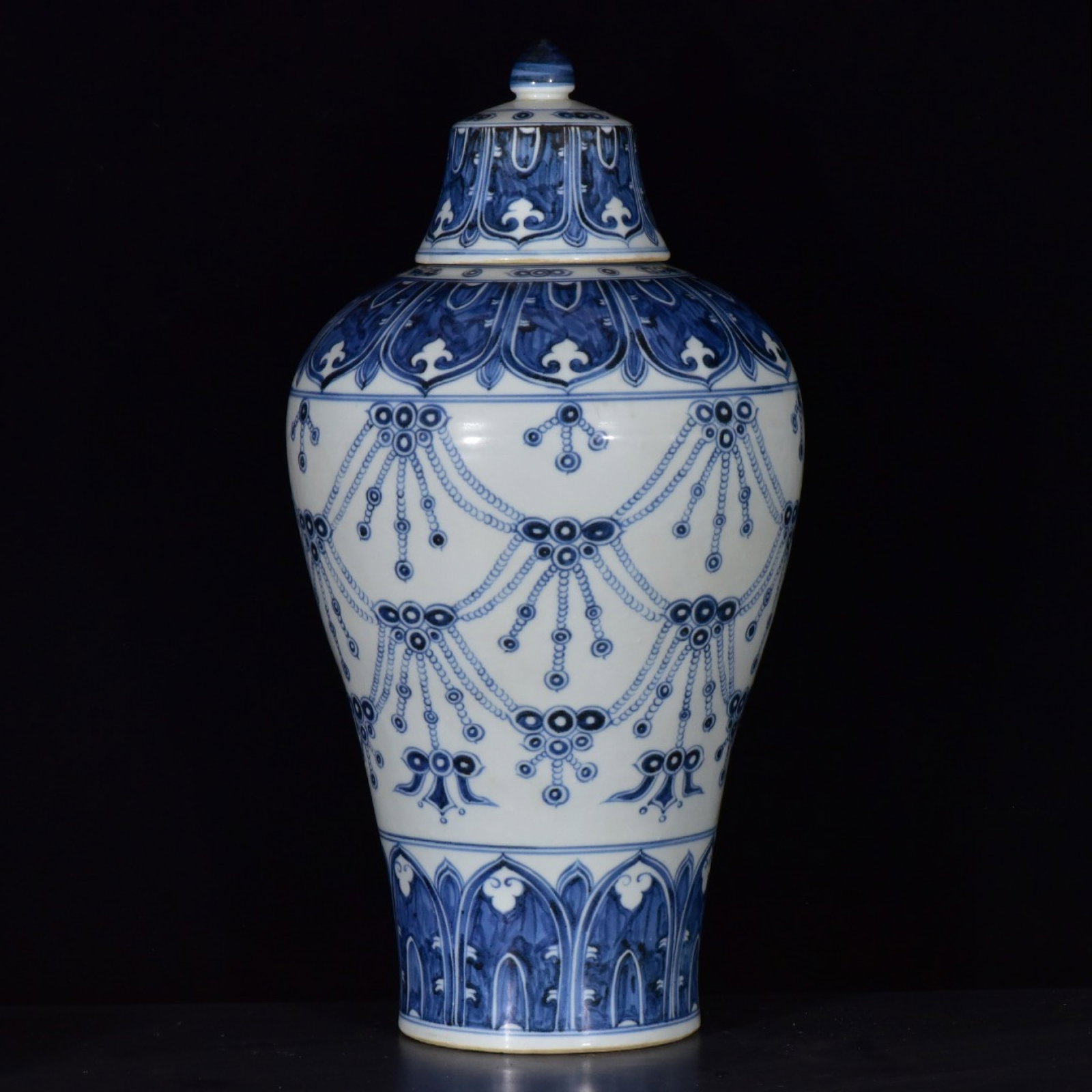 A Huge Blue and White Flower Pattern Bottle (1 of 9)