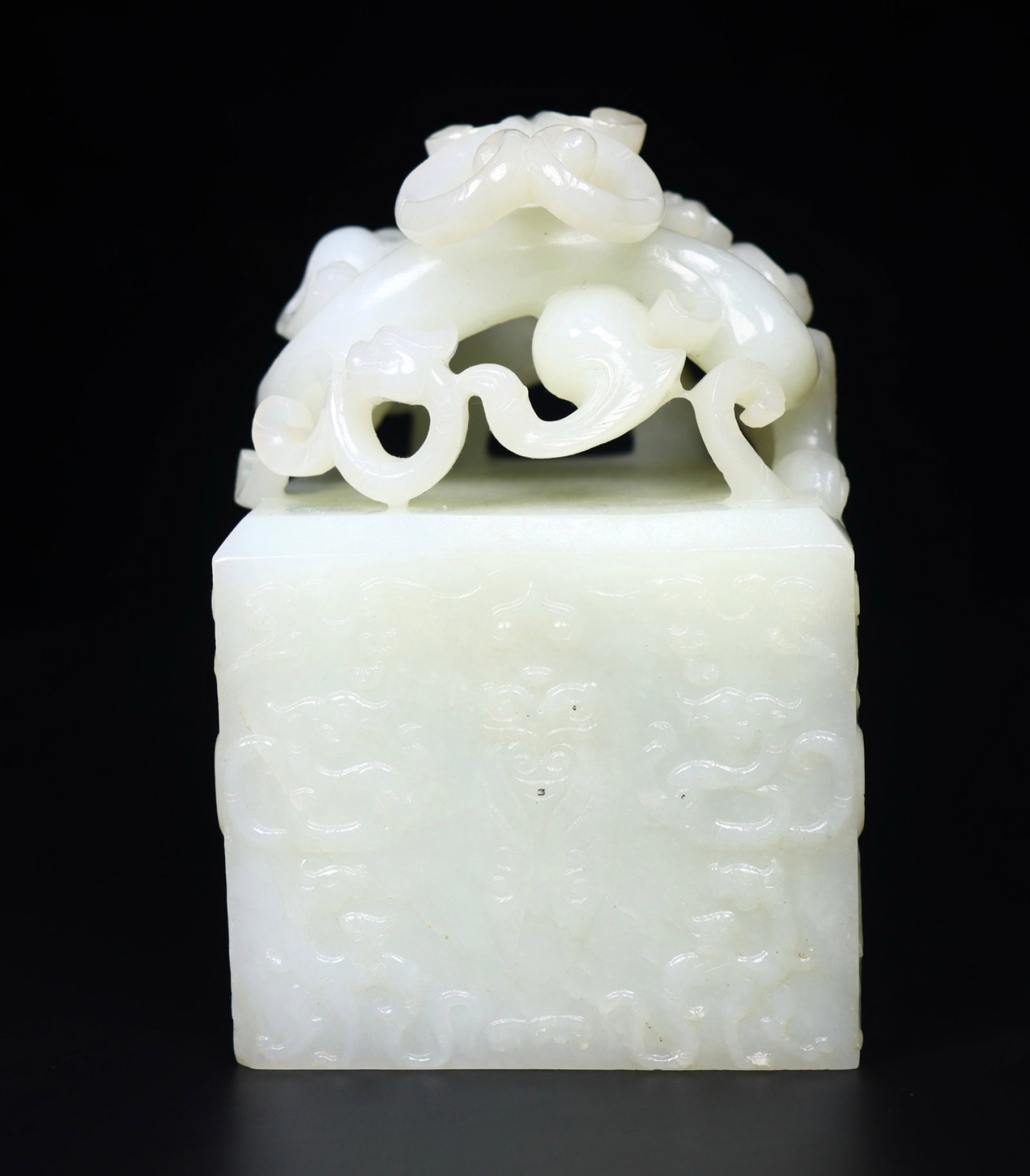 An Exquisite White Jade Dragon Pattern Seal (1 of 9)