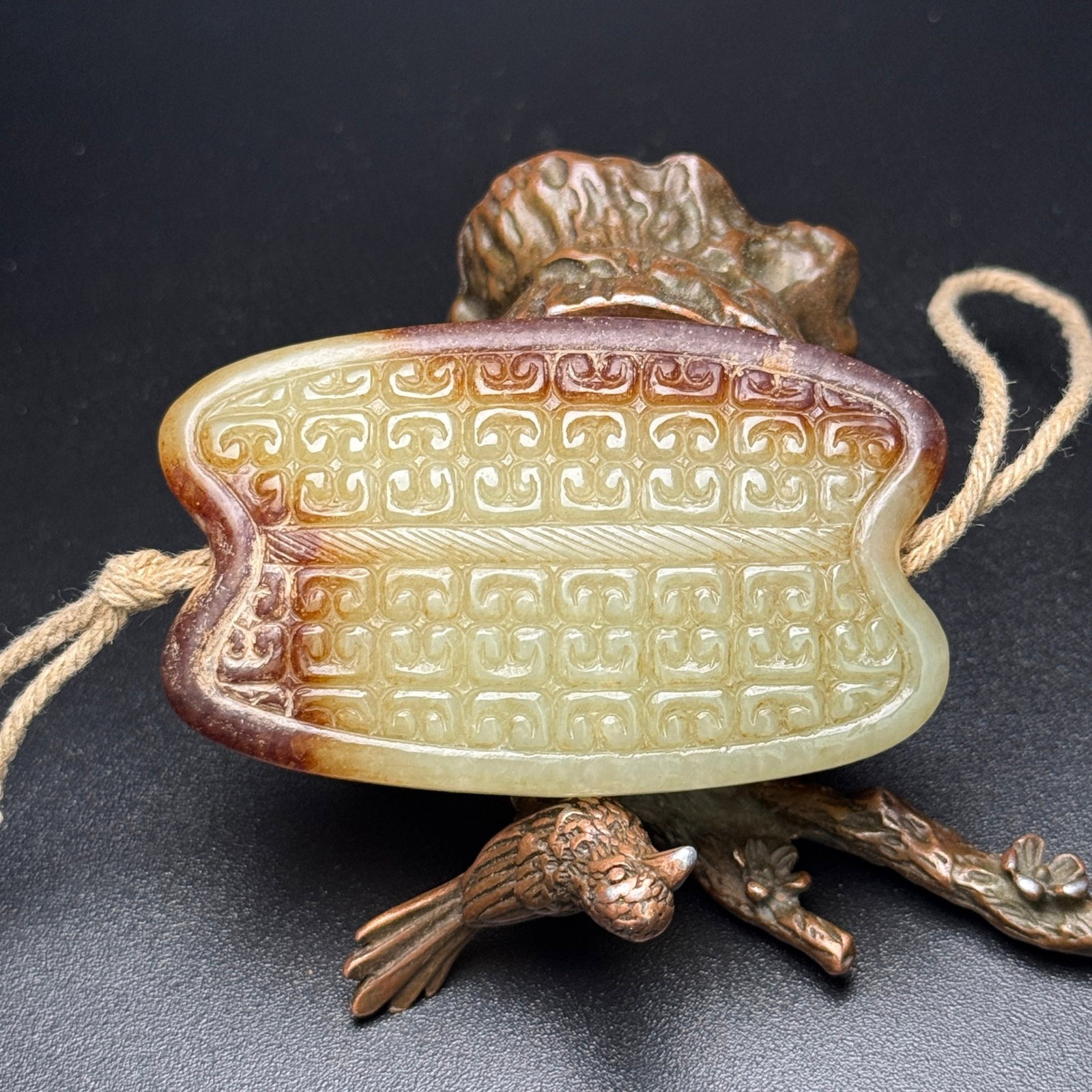 An Exquisite White Jade Ruyi Pattern Pendant - 2