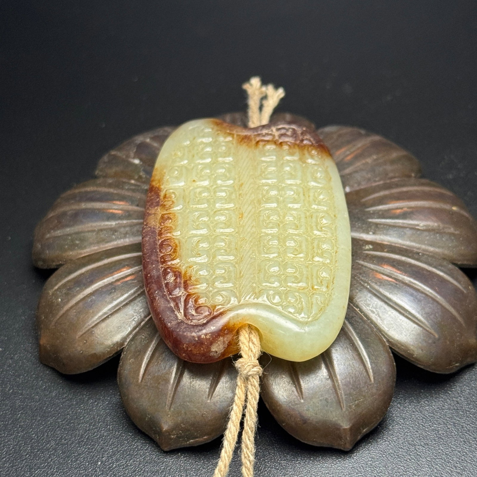 An Exquisite White Jade Ruyi Pattern Pendant - 5