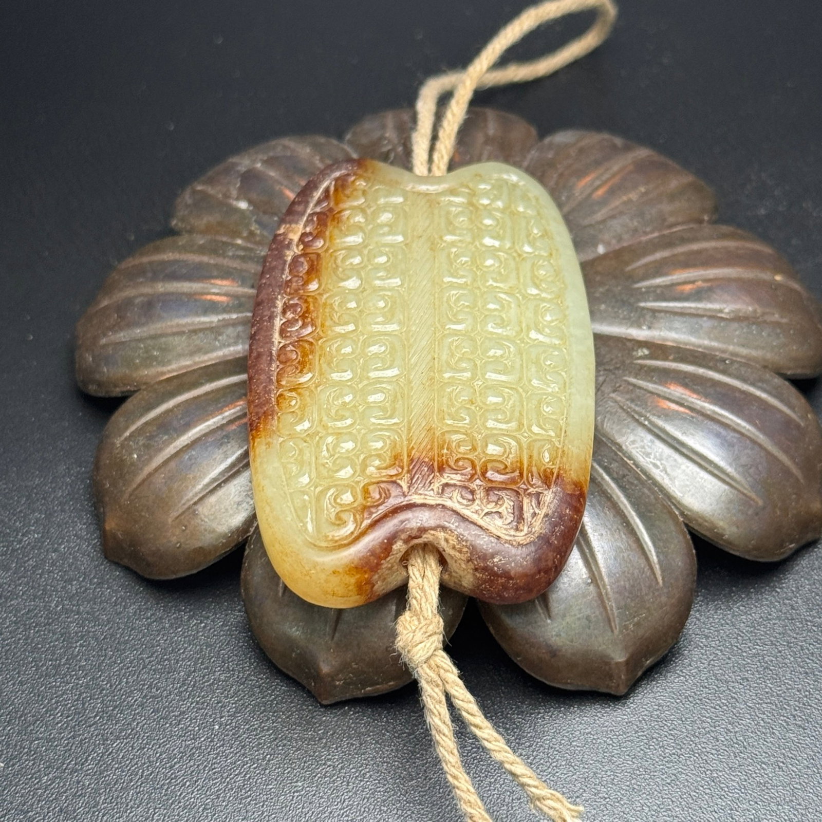 An Exquisite White Jade Ruyi Pattern Pendant - 6