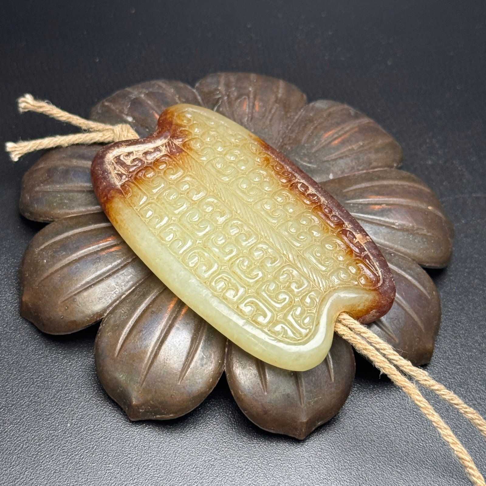 An Exquisite White Jade Ruyi Pattern Pendant - 7