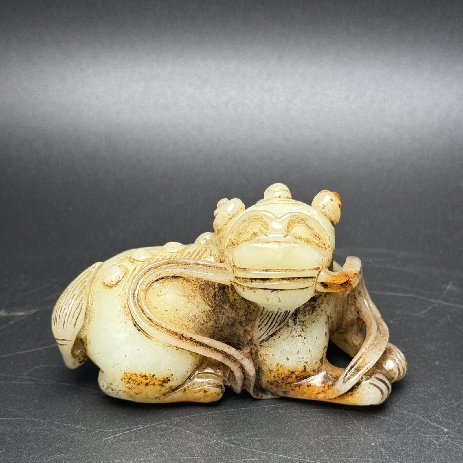 An Exquisite White Jade Wealth-Attracting Creature Ornament: An Exquisite White Jade Wealth-Attracting Creature Ornament,Qing Dynasty,China,Size:3.1inx1.9inx1.9in,Weight:163g 白玉貔貅摆件,中国清代