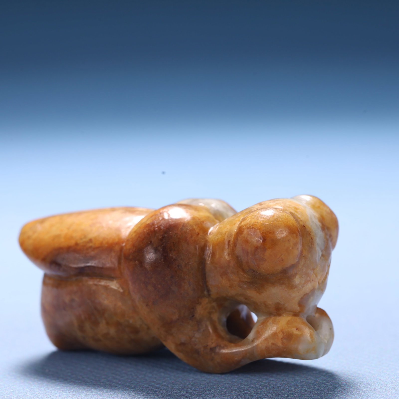 An Archaic Hongshan Culture Yellow Jade Figure Ornament: An Archaic Hongshan Culture Yellow Jade Figure Ornament,Ancient Time,China,Size:2.2inx1inx1.1in,Weight:63.2g 红山文化黄玉人物摆件,中&#