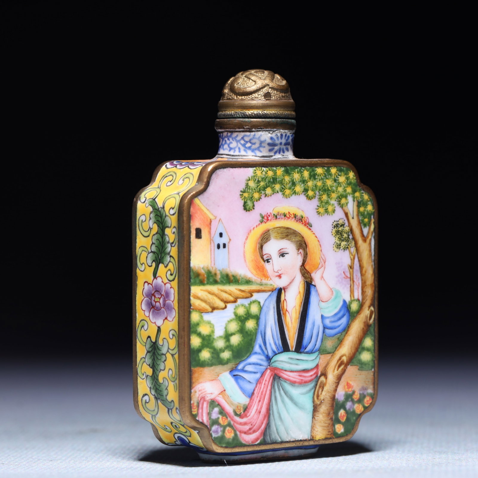 An Exquisite Painted Enamel Figure Pattern Snuff Bottle - 4