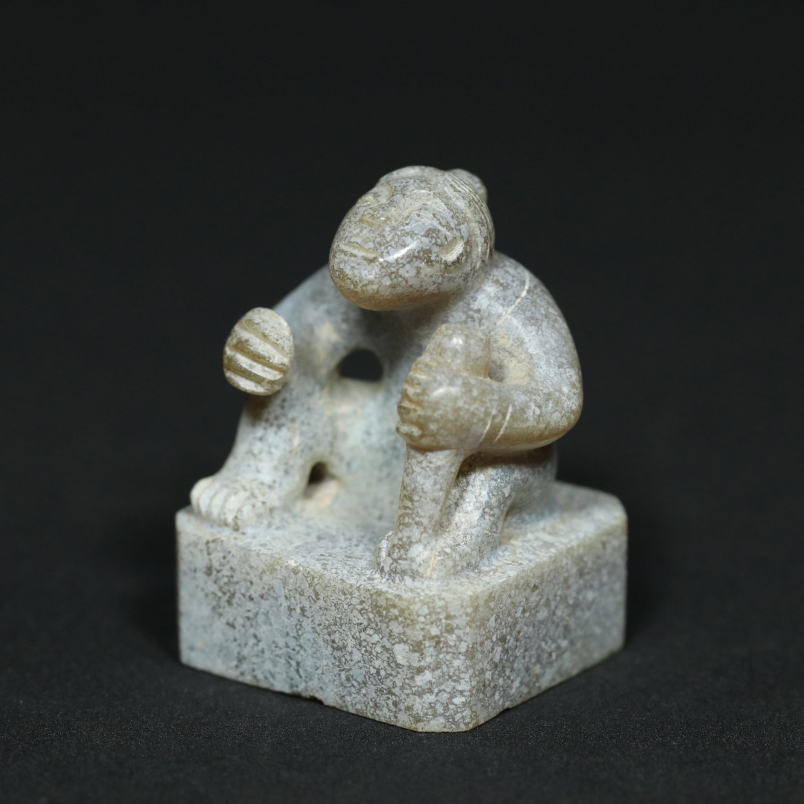An Exquisite White Jade Figure Pattern Seal - 3