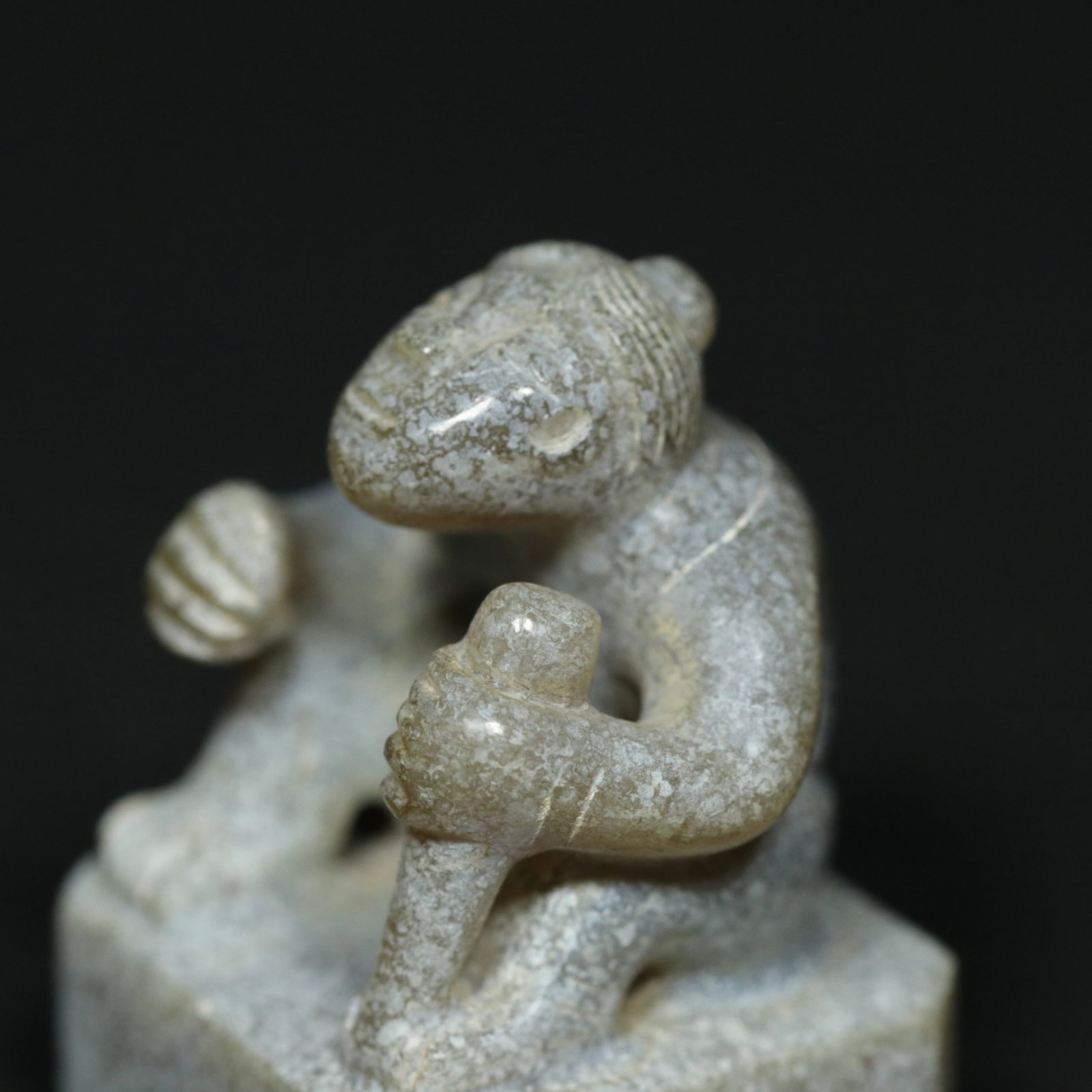 An Exquisite White Jade Figure Pattern Seal - 8