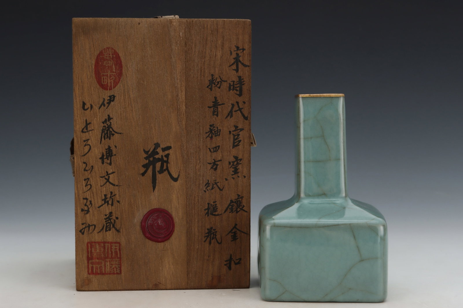 An Exquisite Guan yao Celadon Glazed Painted Gold Vase,with an Imperial Poem by Emperor Qianlong: An Exquisite Guan yao Celadon Glazed Painted Gold Vase,with an Imperial Poem by Emperor Qianlong,Song Dynasty,China,Size:9.6inx3.6in