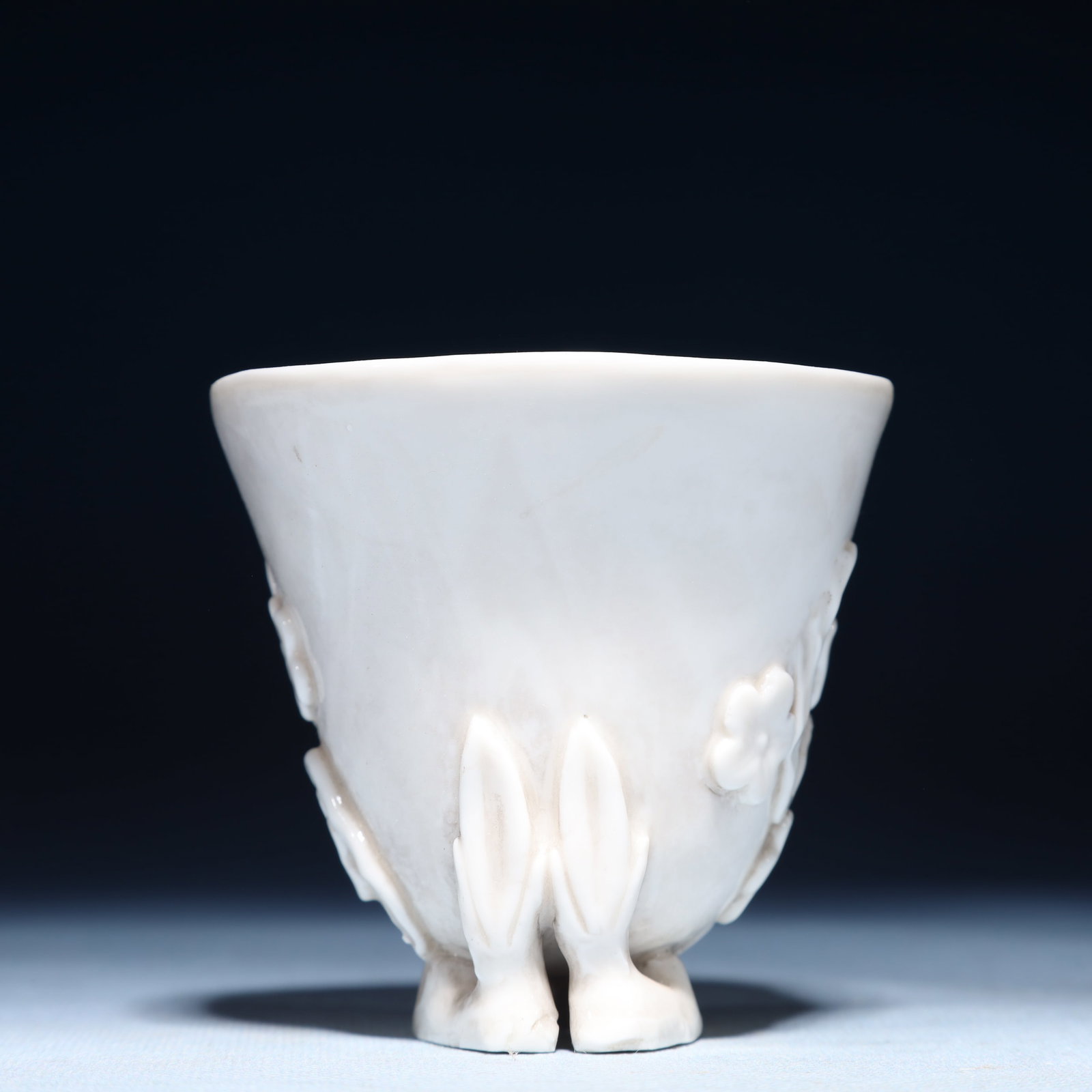 An Exquisite Blance-De-Chine Flower Pattern Cup - 3