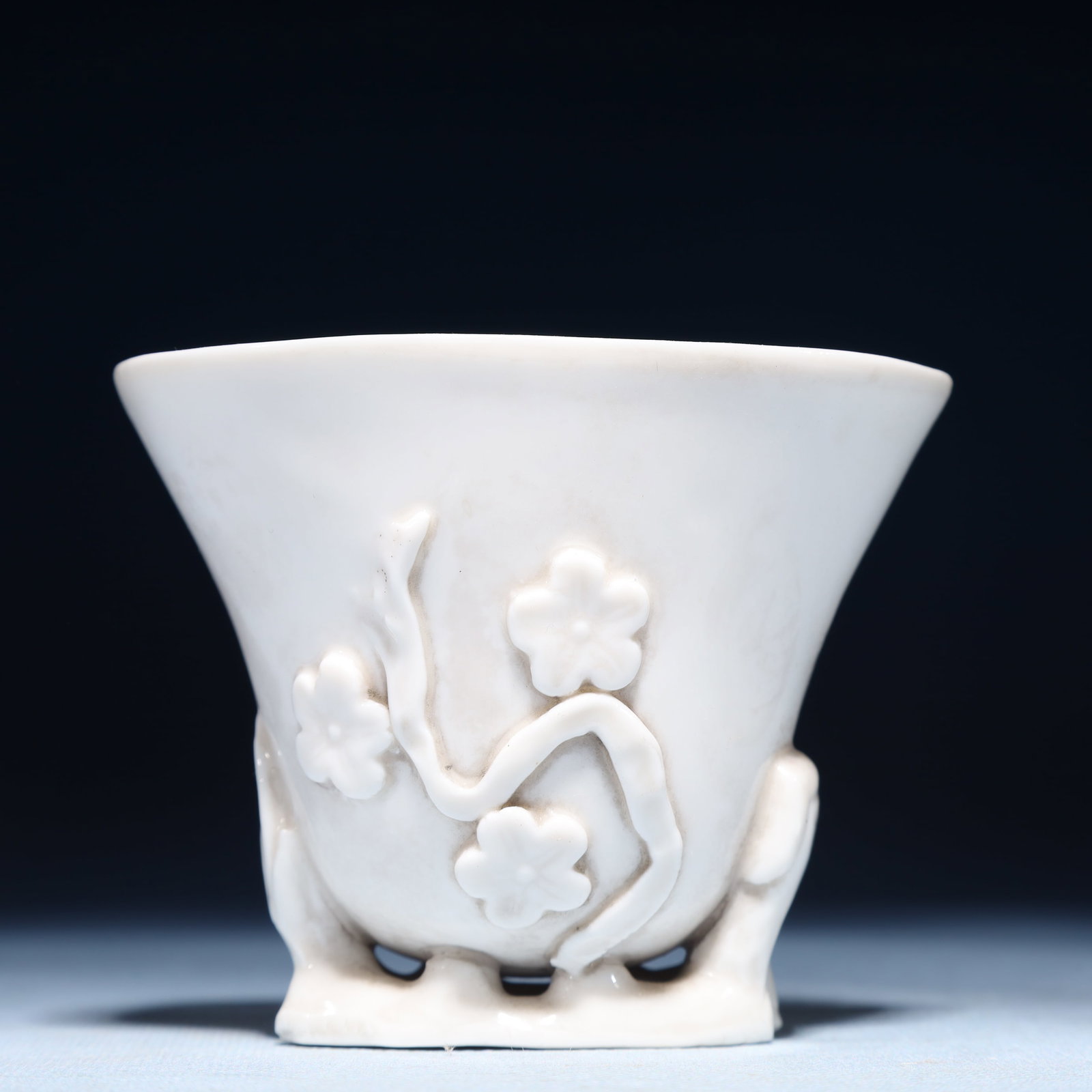 An Exquisite Blance-De-Chine Flower Pattern Cup - 5