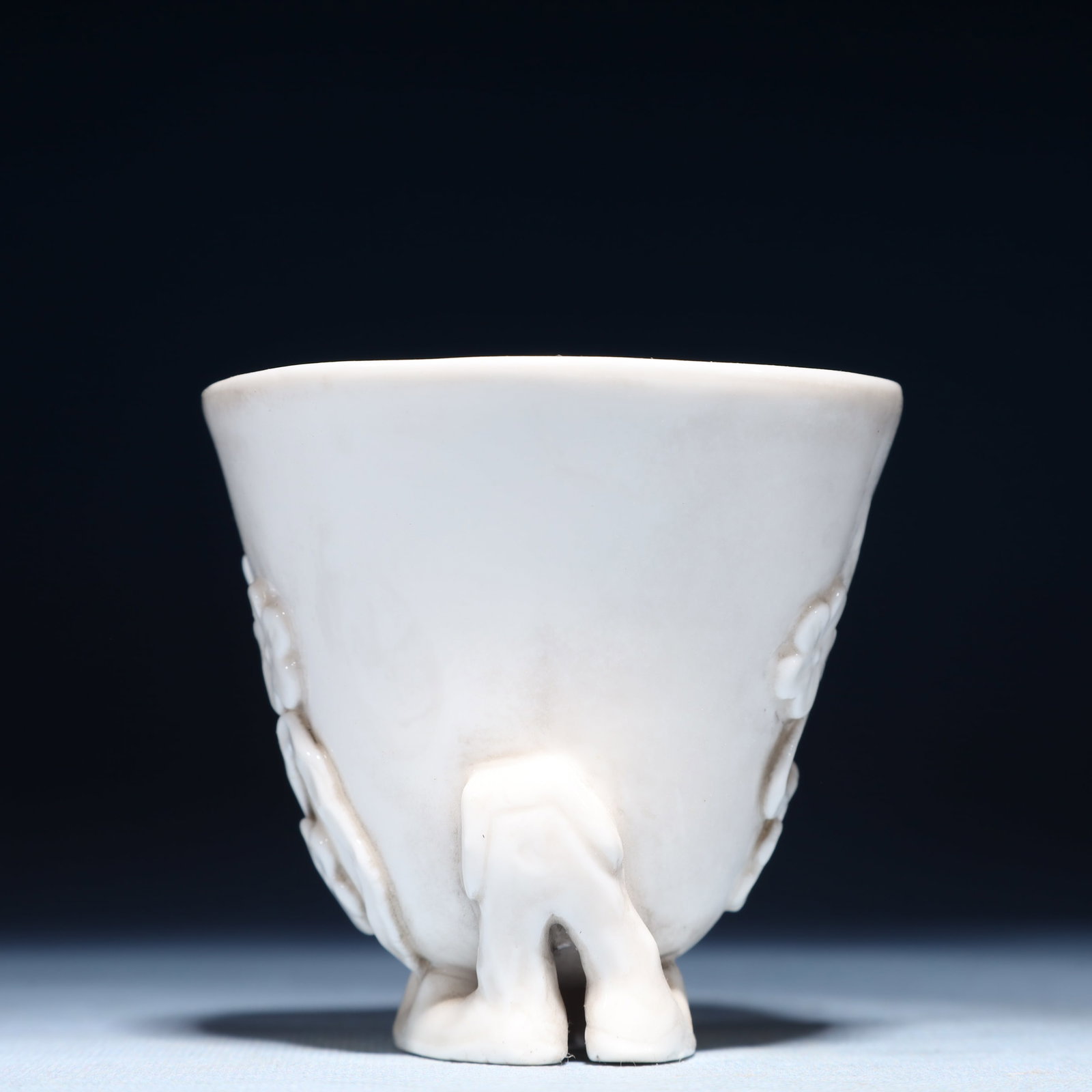 An Exquisite Blance-De-Chine Flower Pattern Cup - 6