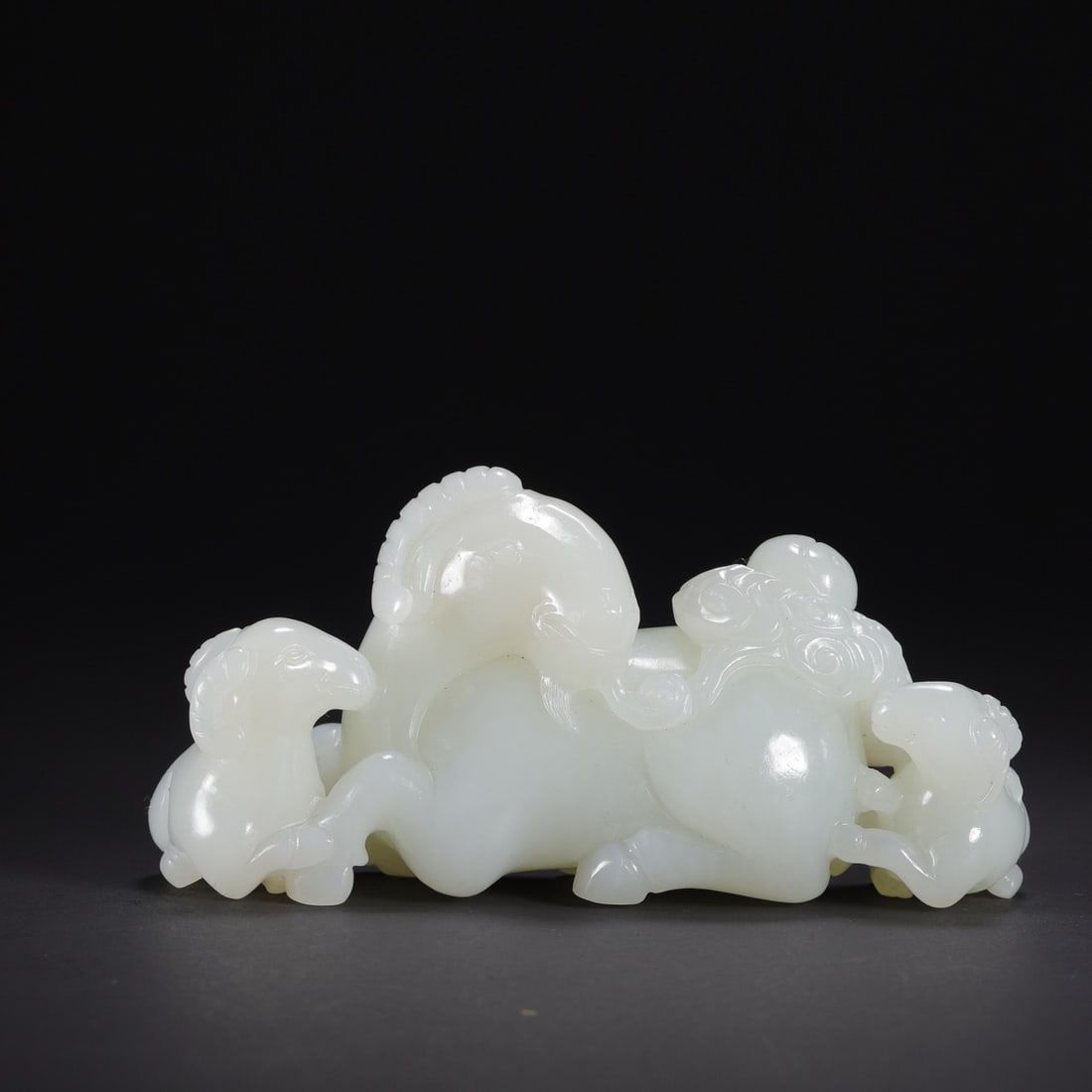 An Exquisite White Jade Sheep Ornament: An Exquisite White Jade Sheep Ornament,Qing Dynasty,China,Size:3.7inx1.2inx1.8in,Weight:146g