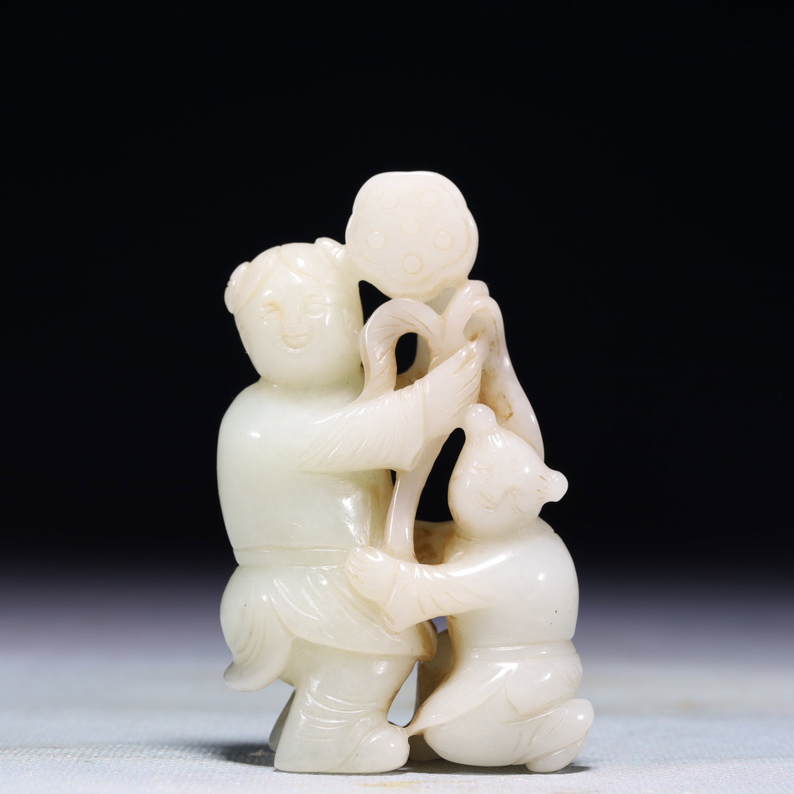 An Exquisite White Jade Figure Ornament: An Exquisite White Jade Figure Ornament,Qing Dynasty,China,Size:2inx1inx3.1in,Weight:141.2g 白玉人物摆件,中国清代