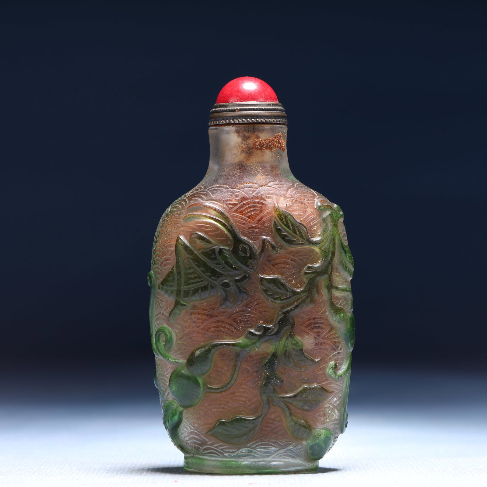 An Exquisite Glass Cricket Pattern Snuff Bottle: An Exquisite Glass Cricket Pattern Snuff Bottle,Qing Dynasty,China,Yongzheng Four-character Mark,Size:1.6inx1inx3.1in,Weight:69g
