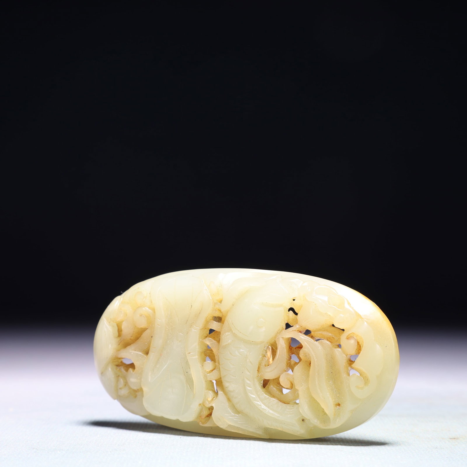 An Exquisite White Jade Fish Pattern Pendant - 2