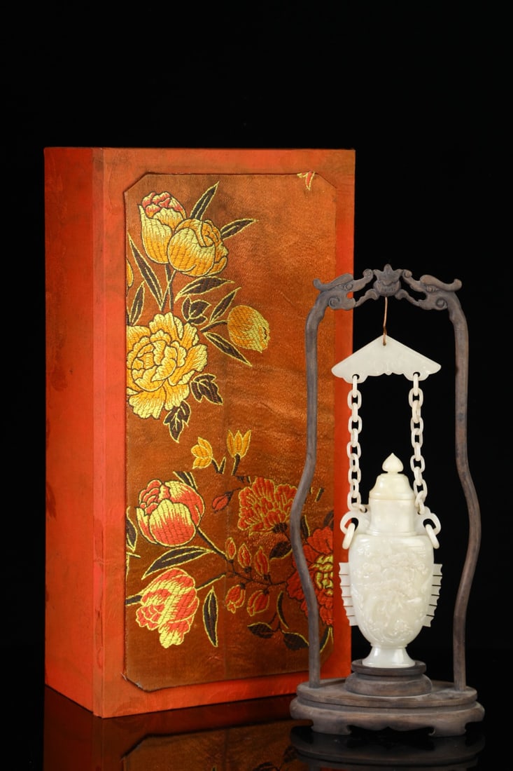 An Exquisite White Jade Pine and Crane Pattern Double-Ears Vase,with poem: An Exquisite White Jade Pine and Crane Pattern Double-Ears Vase,with poem,Qing Dynasty,China,Size:6.9inx3.3inx1.6in,Weight:420g