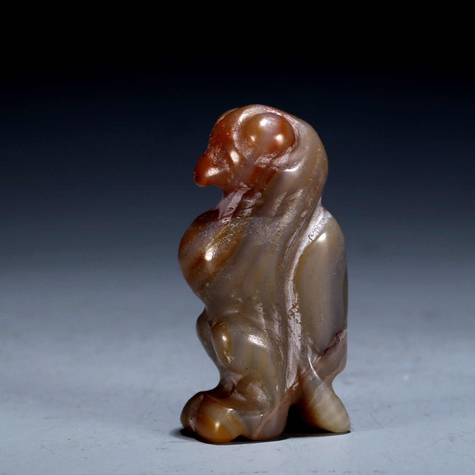 A Hongshan Culture Agate 'Bird' Pendant (1 of 5)