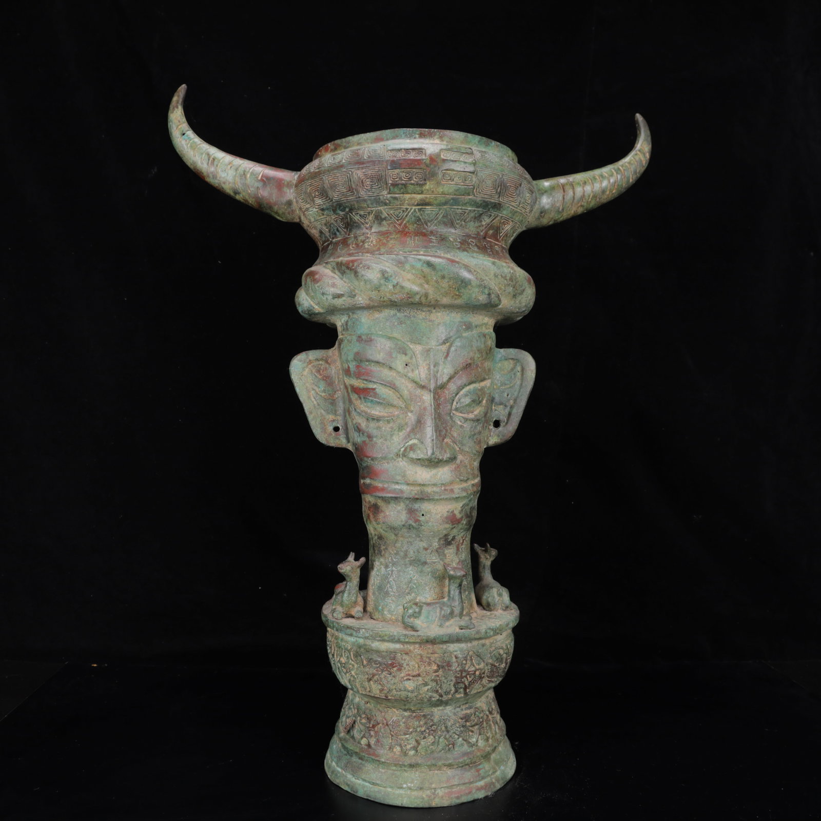 An Archaic Bronze Figure-Face Pattern Zun (1 of 12)