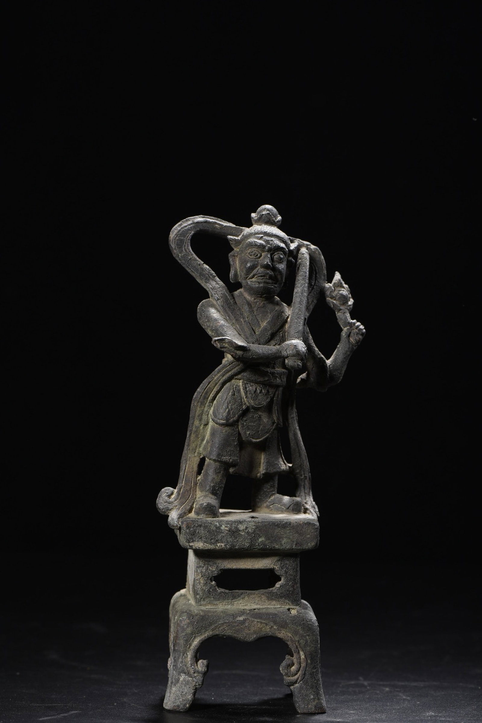 An Exquisite Bronze Figure Ornament (1 of 9)