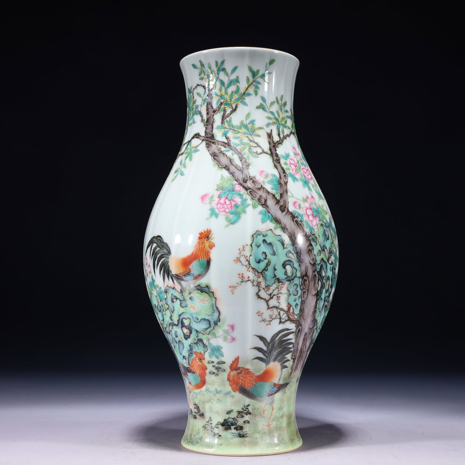 An Exquisite Famille-Rose Painted Gold Flower and Rooster Pattern Vase,with poem (1 of 10)