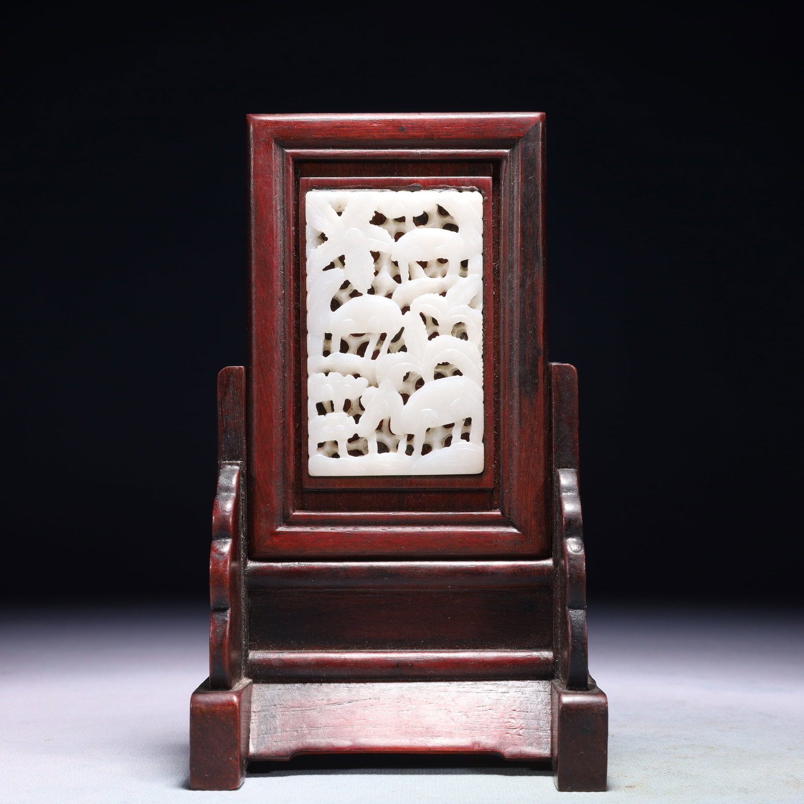 An Exquisite Redwood Inlaid White Jade Flower Pattern Table Screen: An Exquisite Redwood Inlaid White Jade Flower Pattern Table Screen,Qing Dynasty,China,Size:4.1inx2.8inx0.7in,Weight:231.6g 红木嵌白玉花卉纹台ì