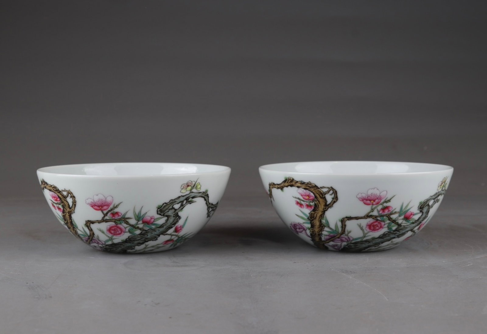 A Pair of Exquisite Famille-Rose Flower Pattern Bowls,with poem: A Pair of Exquisite Famille-Rose Flower Pattern Bowls,with poem,Qing Dynasty,China,Yongzheng Six-character Mark,Size:2inx4.7in