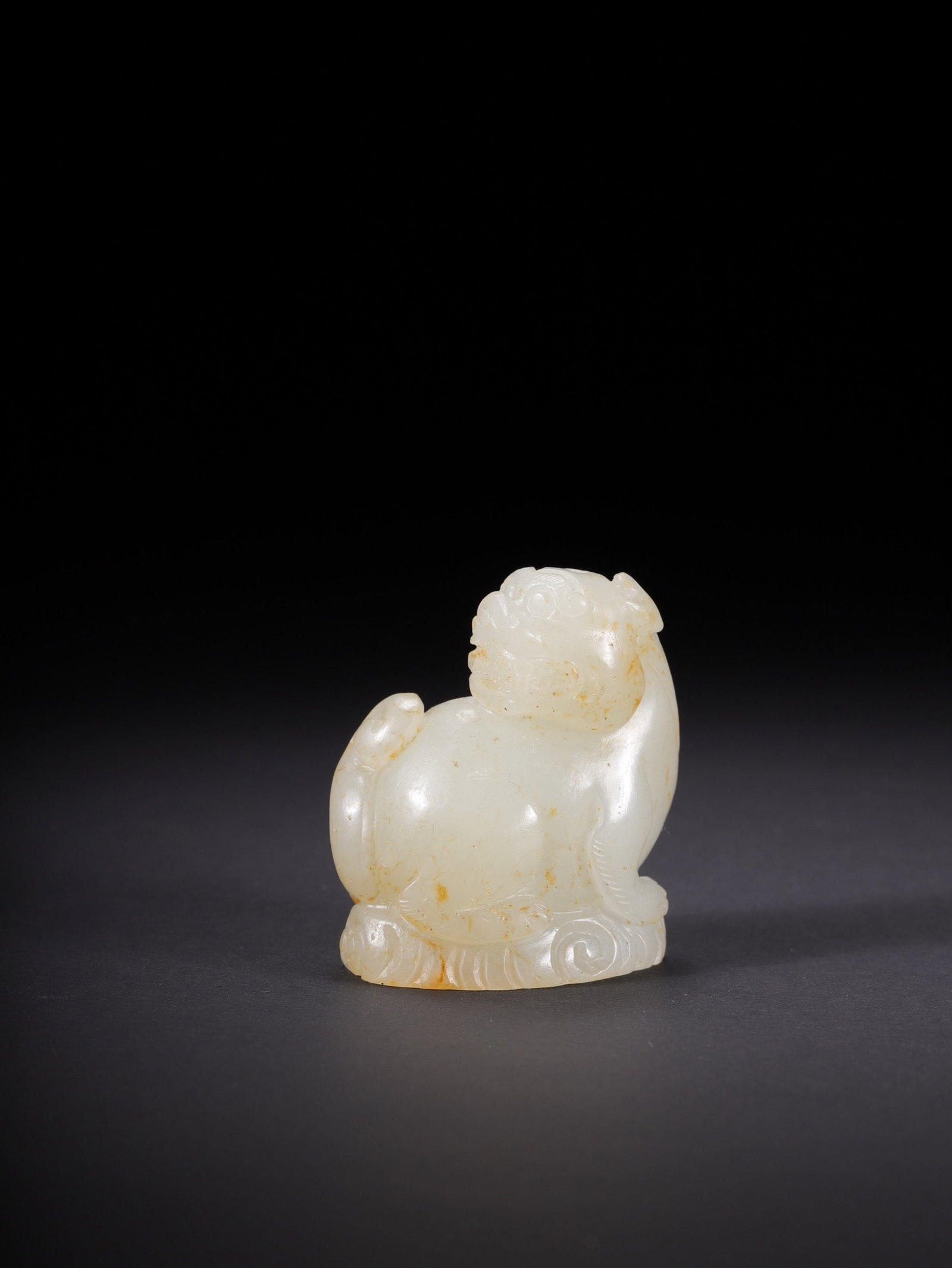 An Exquisite White Jade Beast Ornament: An Exquisite White Jade Beast Ornament,Qing Dynasty,China,Size:1.3inx0.8inx1.4in,Weight:30.3g 白玉兽摆件,中国清代